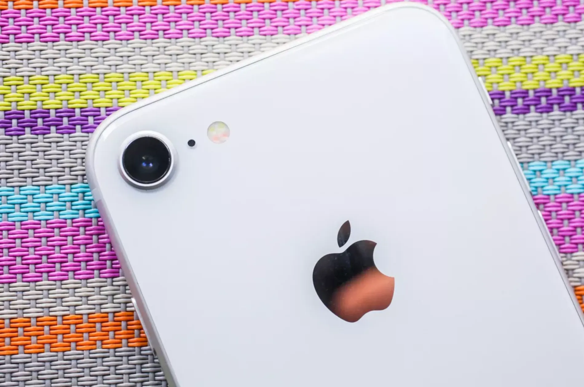 iPhone SE 2 может оказаться дороже, чем мы думали. Зато «восьмерка» подешевеет