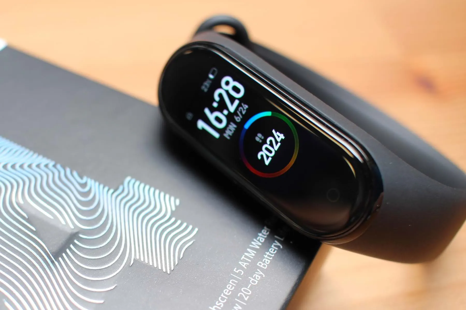 В Xiaomi Mi Band 5 появятся бесконтактные платежи. Для всего мира