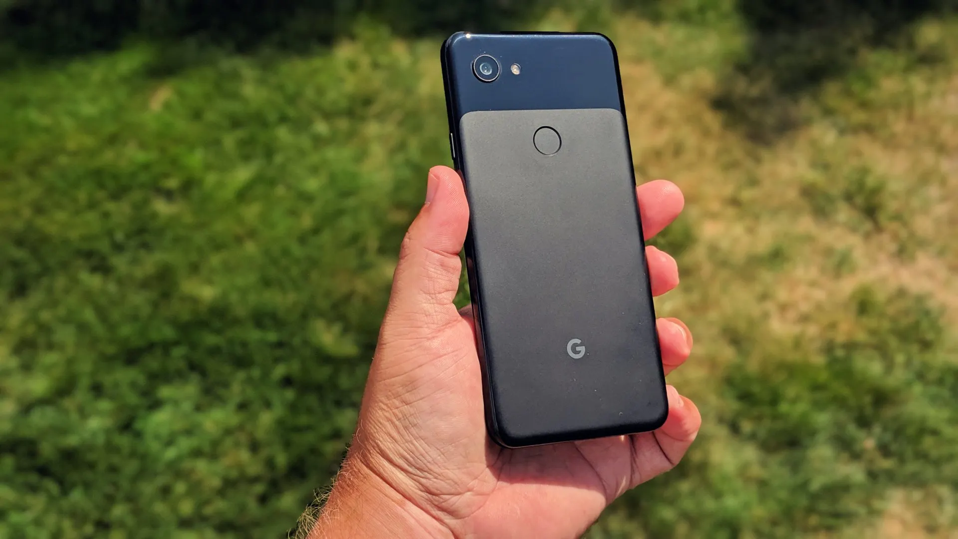 Лучшая компактная альтернатива новому iPhone SE. Что это за девайс?