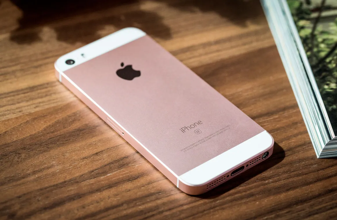 iPhone SE и другие девайсы, которые выгоднее всего брать на вторичном рынке. Почему именно они? ﻿