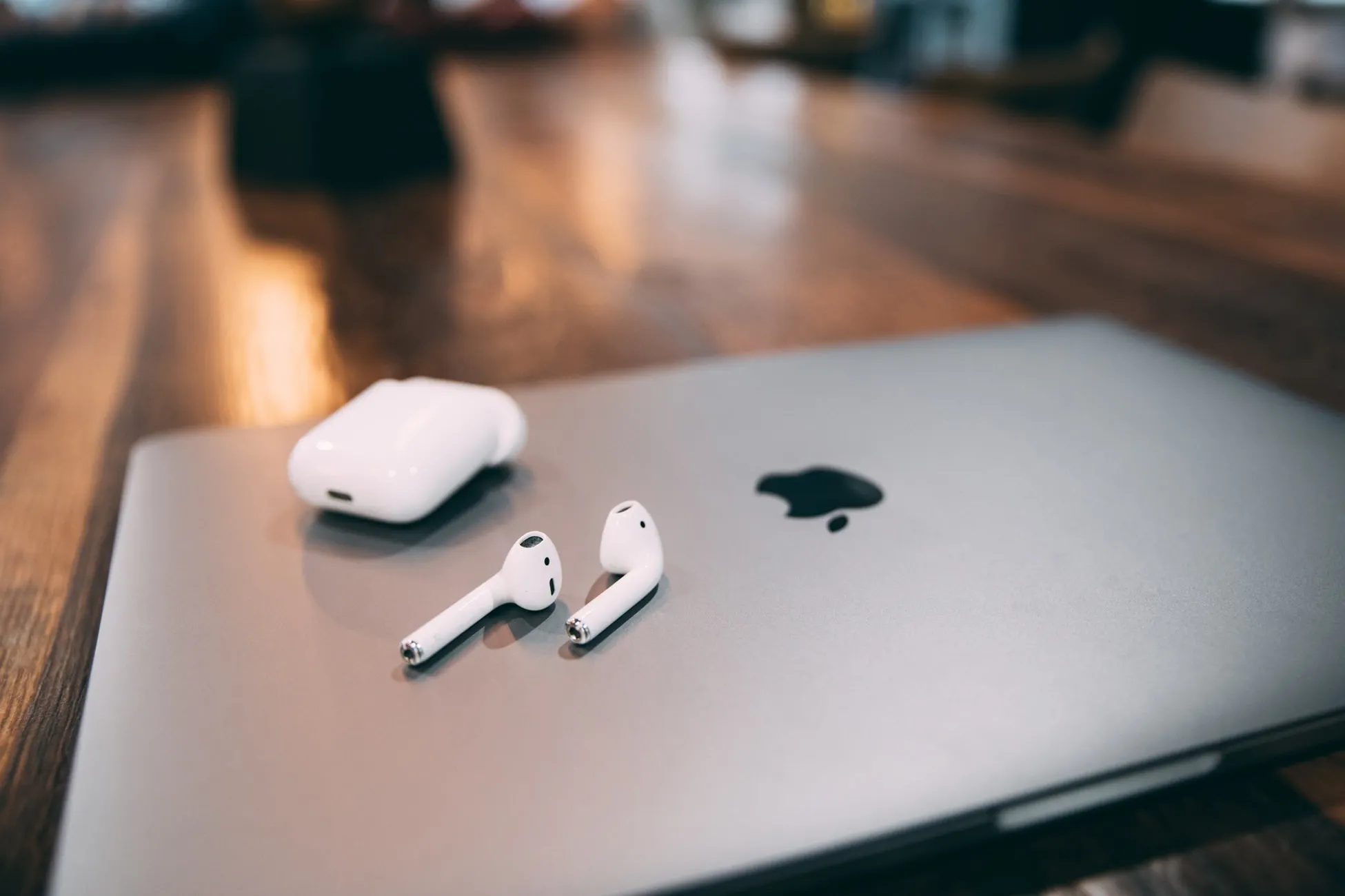 Как списывать с помощью AirPods? Гениальный способ от школьников