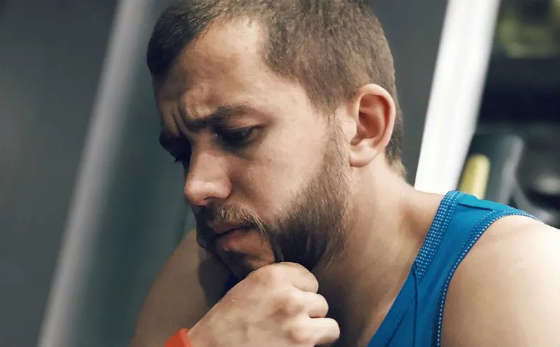 Как актер Сергей Романович превратился в безумца. Он пересадил волосы, завершил карьеру и уехал из России
