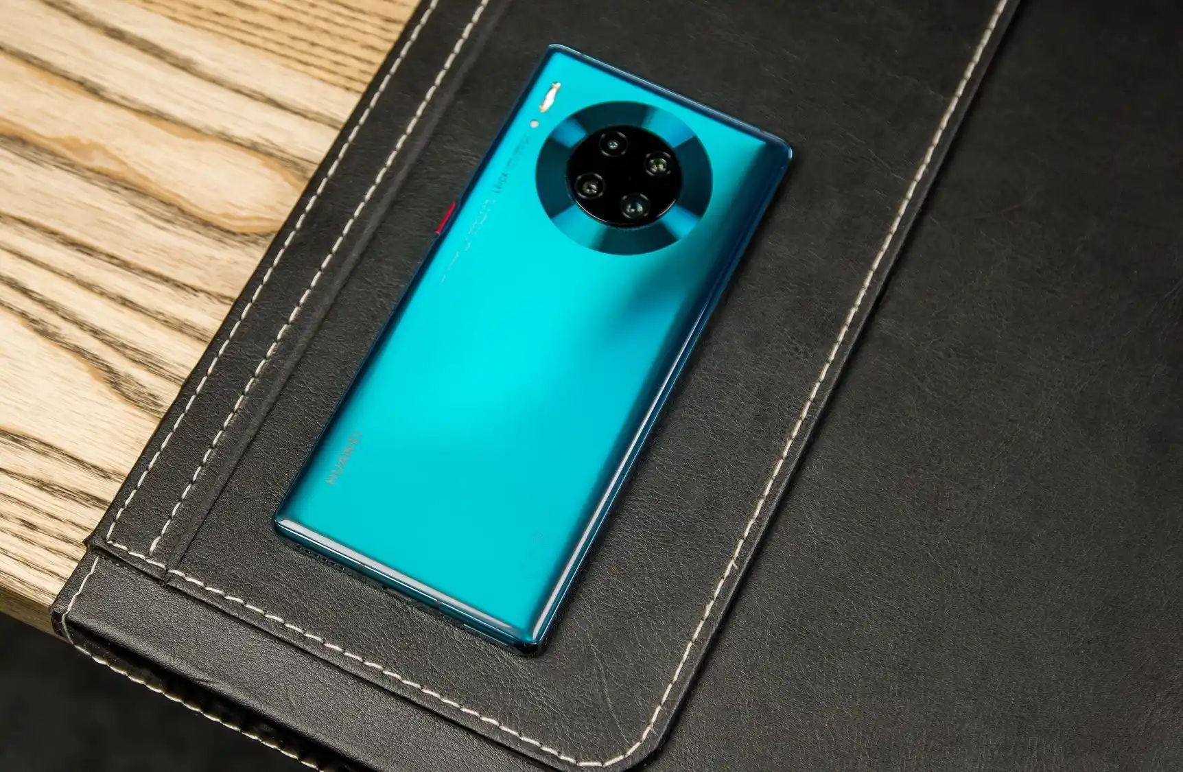 Huawei Mate 30 Pro поступит в продажу в России. Сколько будет стоить флагман без Google-сервисов?