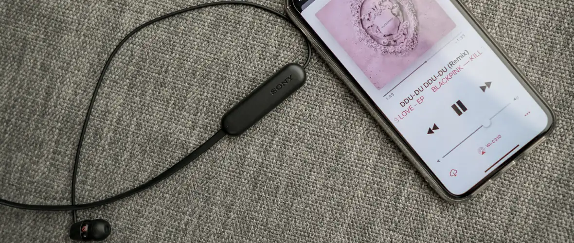 Гарнитуру Sony распродают в «М.Видео» с жирнейшей скидкой. Как урвать две пары по цене одной?
