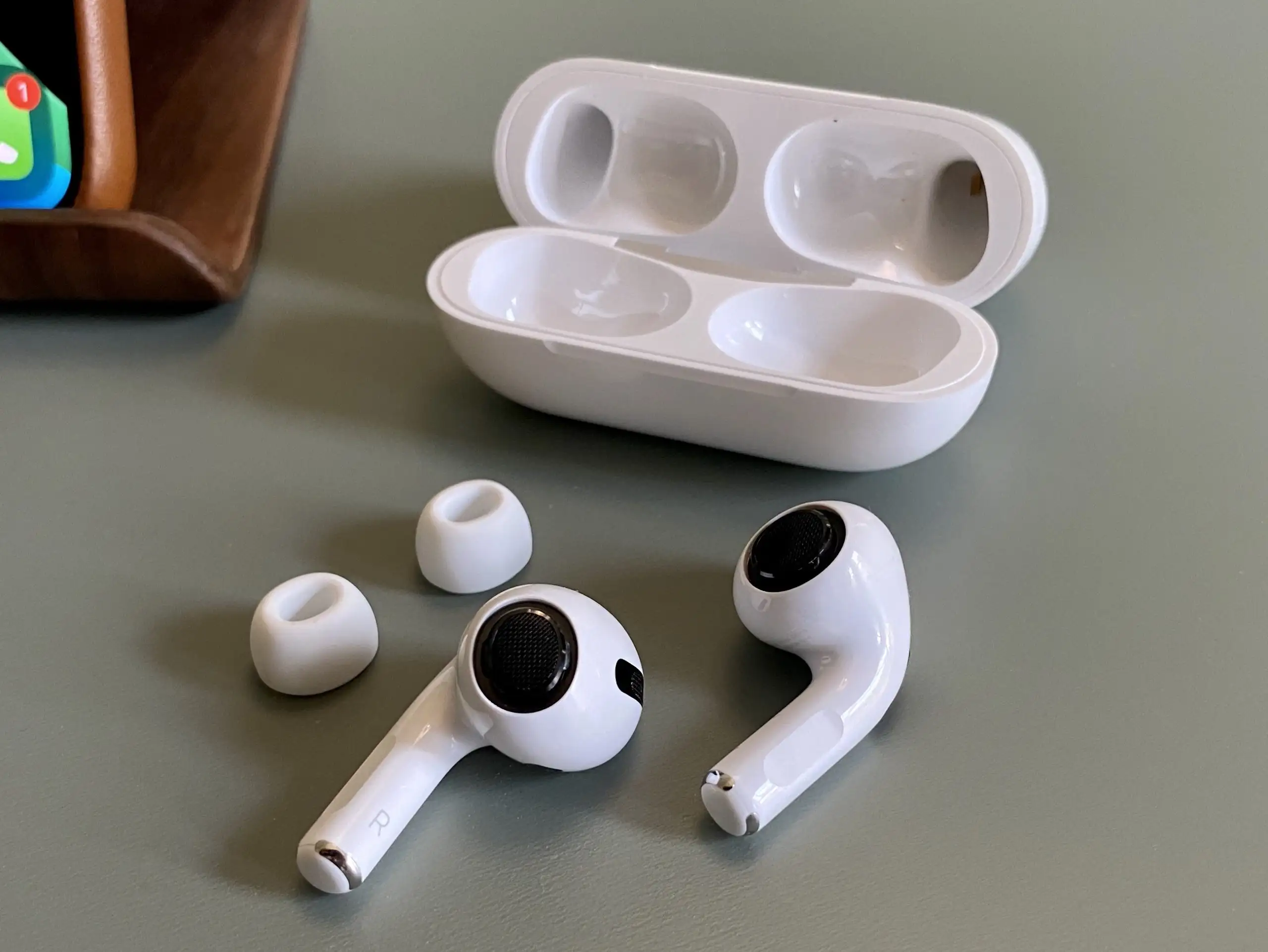 В 2020 году выйдут AirPods Pro Lite. Новинку породил коронавирус