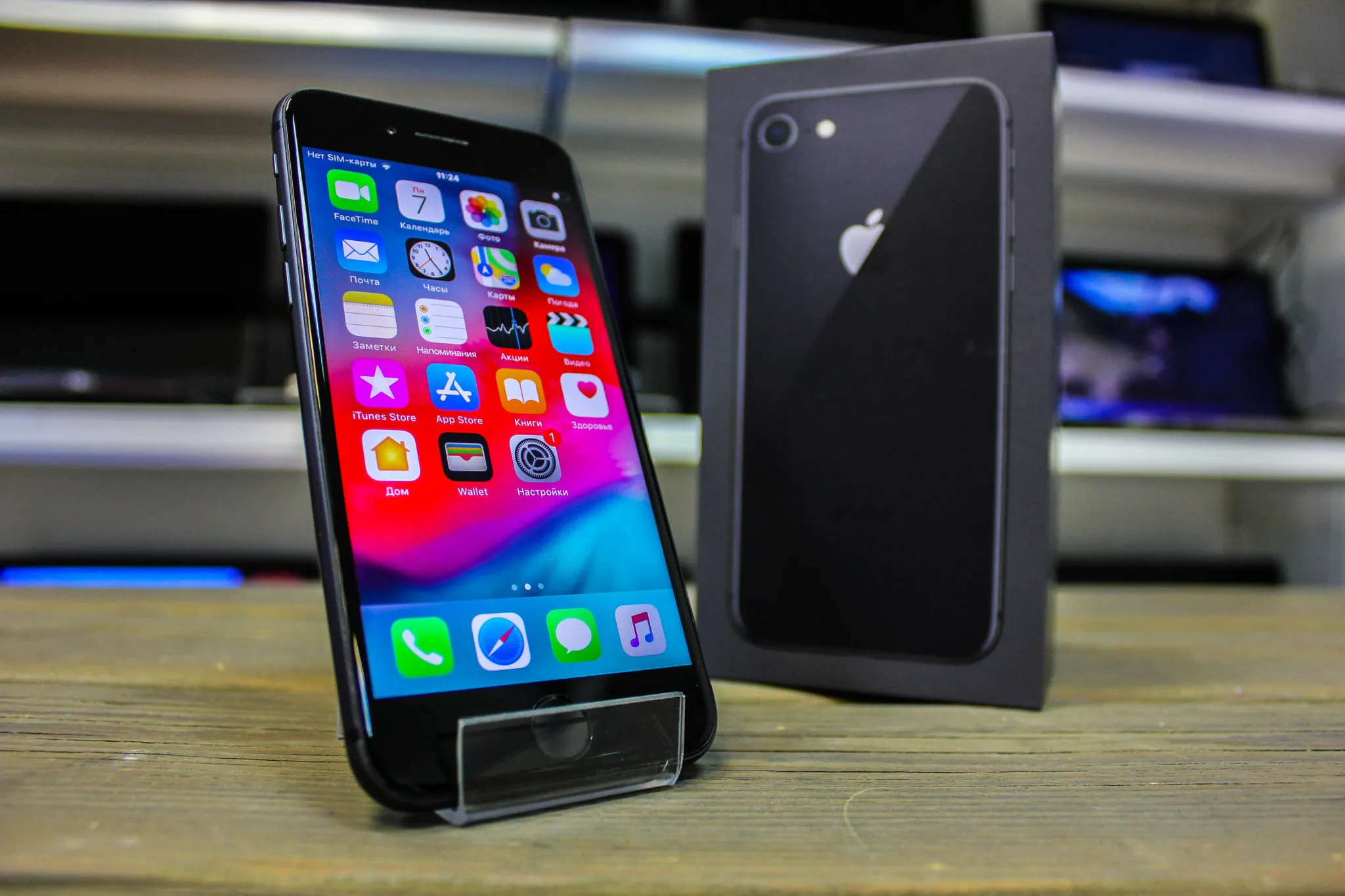 iPhone 8 трижды уронили на кафель. Как он теперь выглядит?