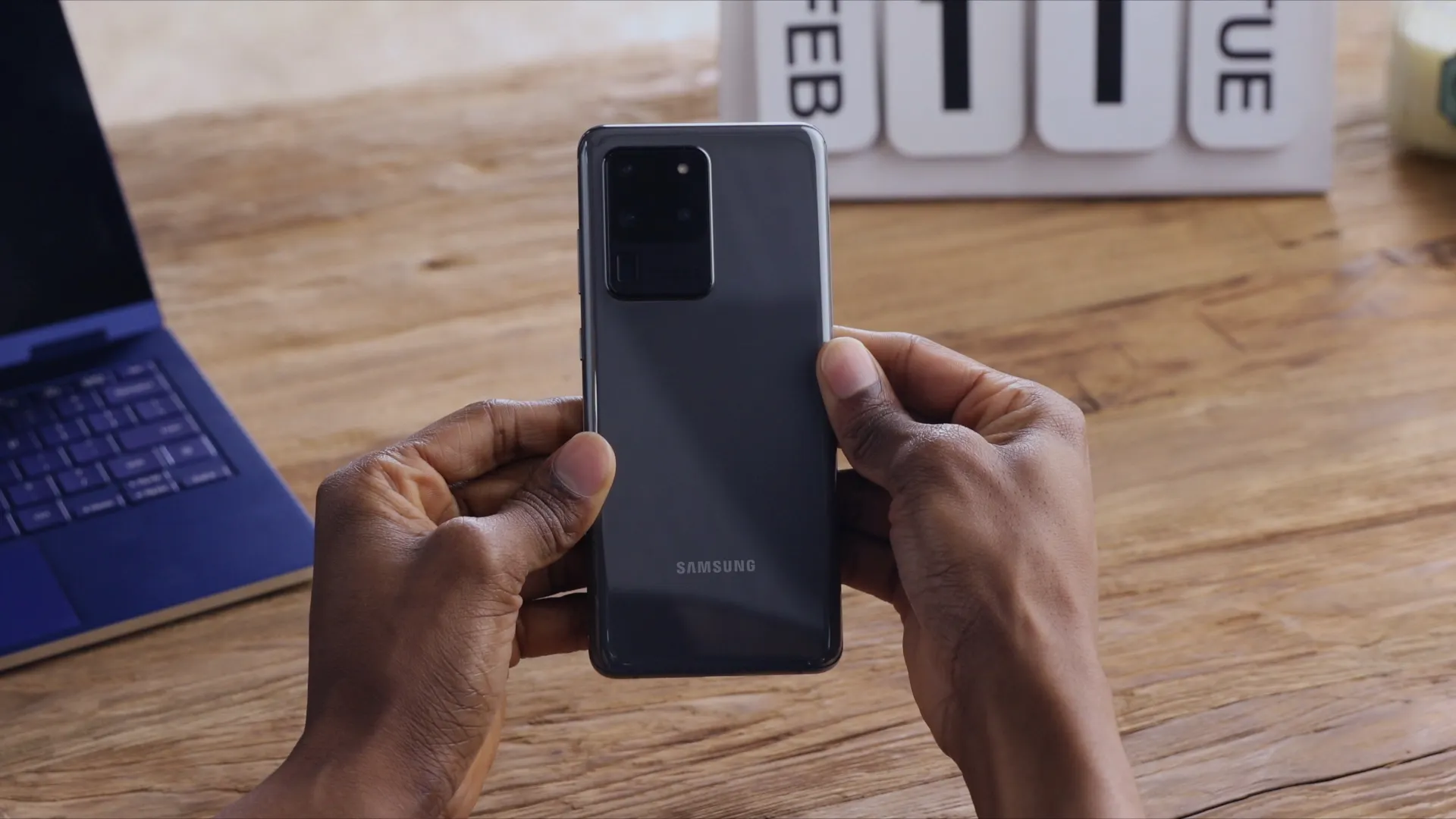 Для Samsung Galaxy S20 Ultra выпустили быструю зарядку. Тесты показали: она бесполезна