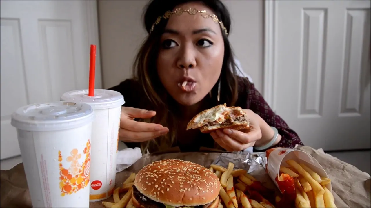 Burger King раздает бесплатные вопперы. Главное условие – быть брошенкой