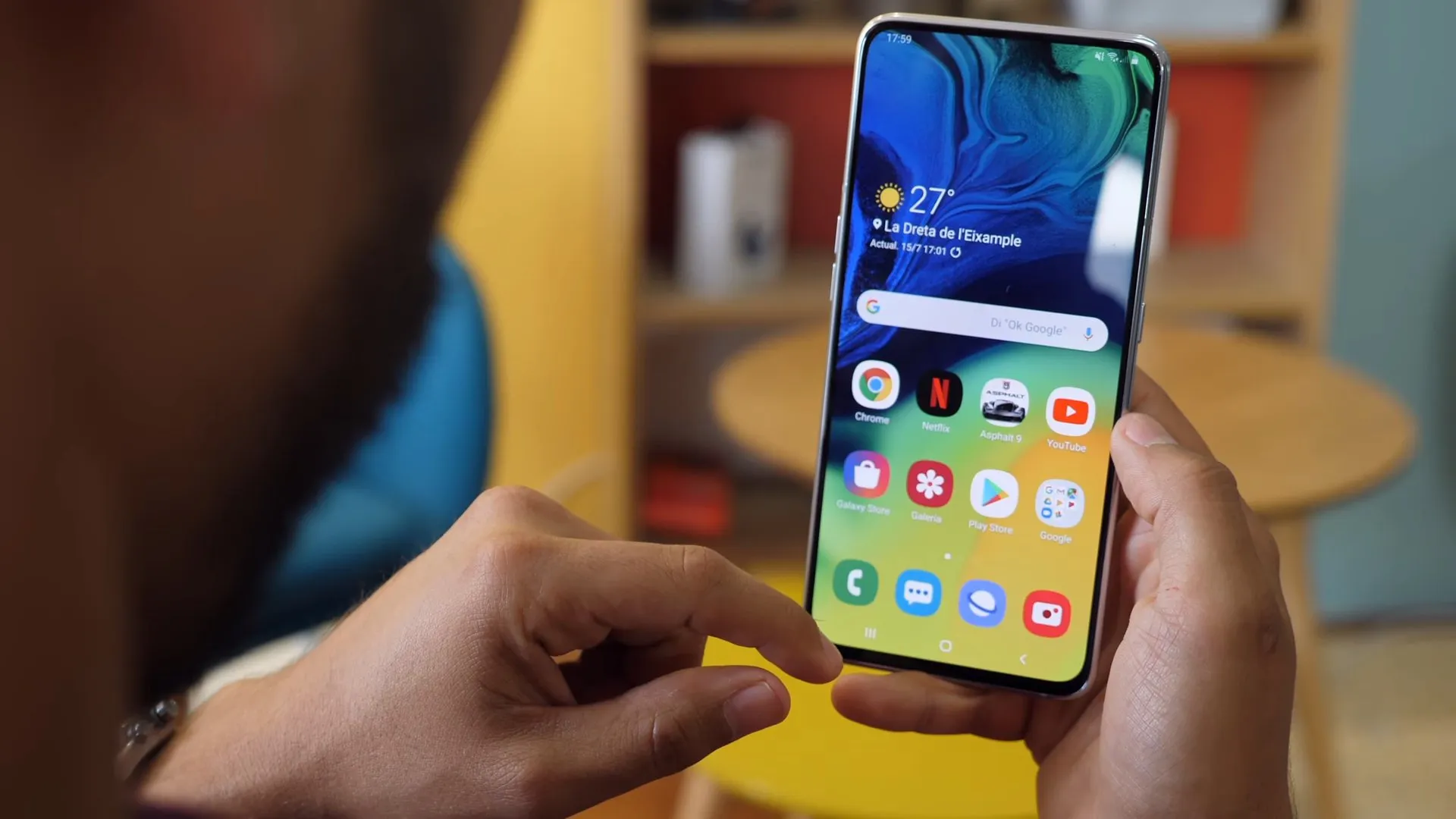 В МТС лучшая цена на Samsung Galaxy A80. Модель сметают с прилавков