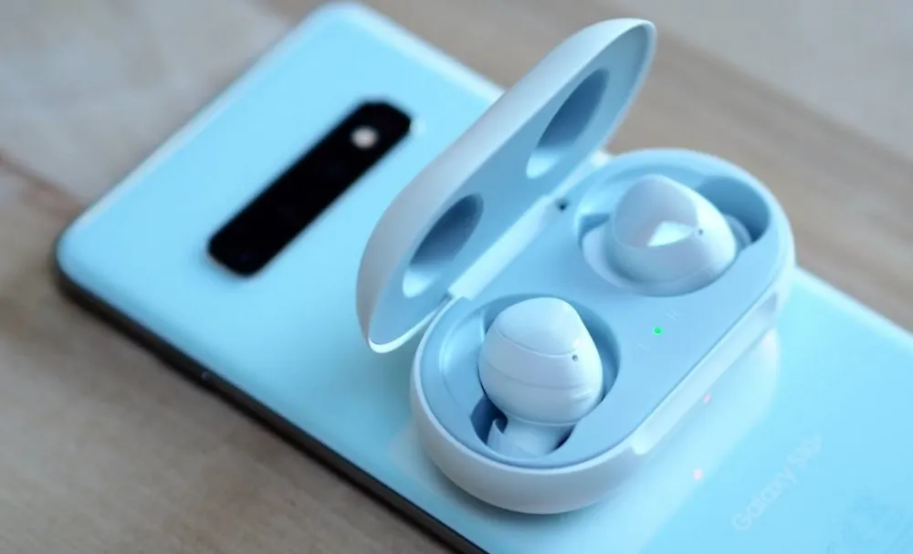 Не конкурент для AirPods Pro. Какими будут наушники Samsung Galaxy Buds+