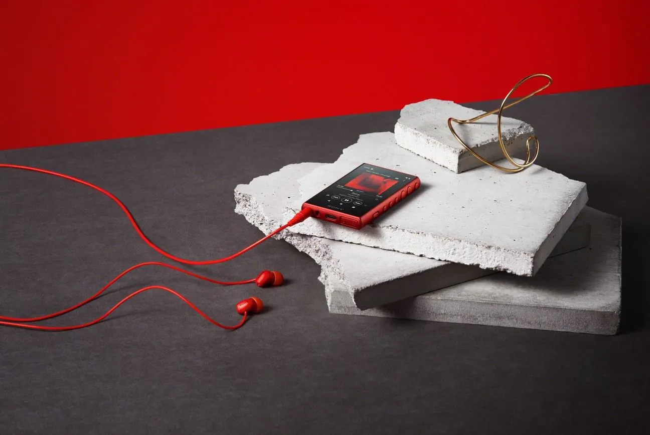 Sony выпустила копию кассетника Walkman. Сколько этот красавец стоит в России?