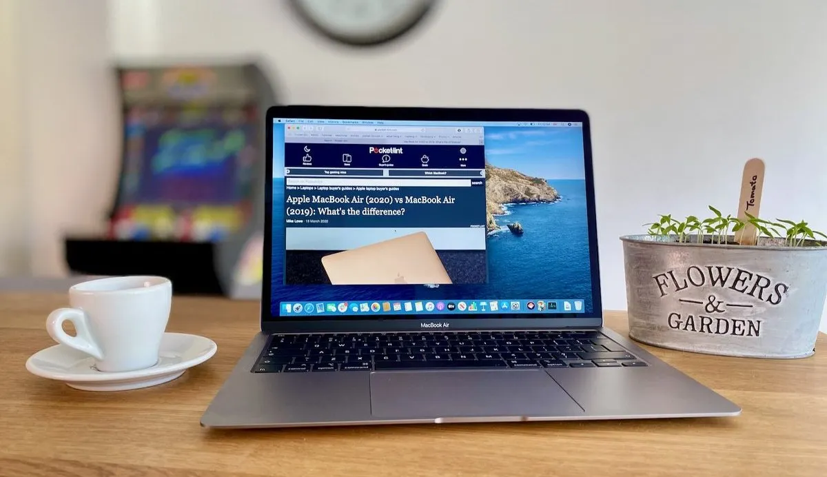 Новый MacBook Air гораздо мощнее старого. Но проигрывает планшету