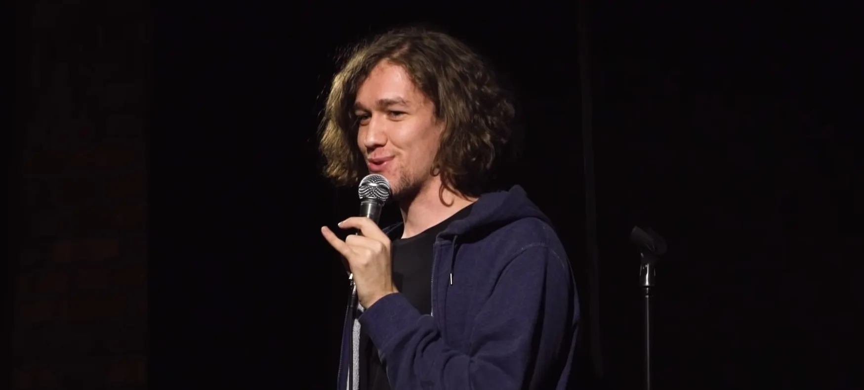 «Нет чувства, что я спекулирую на шутках про Путина». Комик Женя Сидоров – о странности, батл-рэпе и протесте