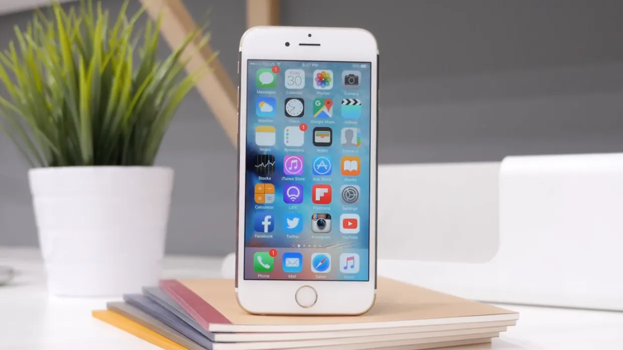 iPhone 6s стал суперхитом в кризис. Берем?