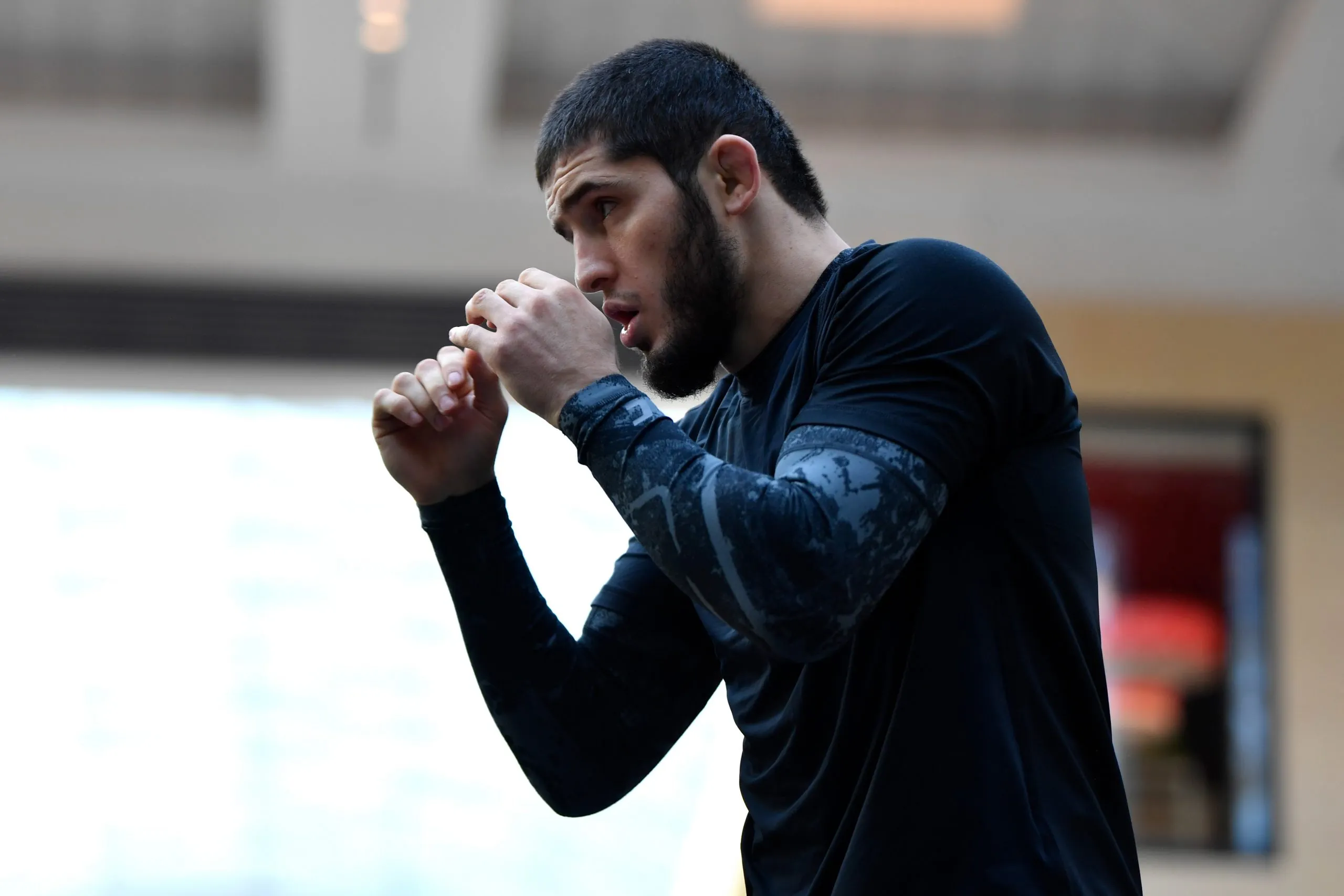 «Эти девушки круче, чем ты». Друг Хабиба назвал MMA не женским спортом и столкнулся с лютой критикой