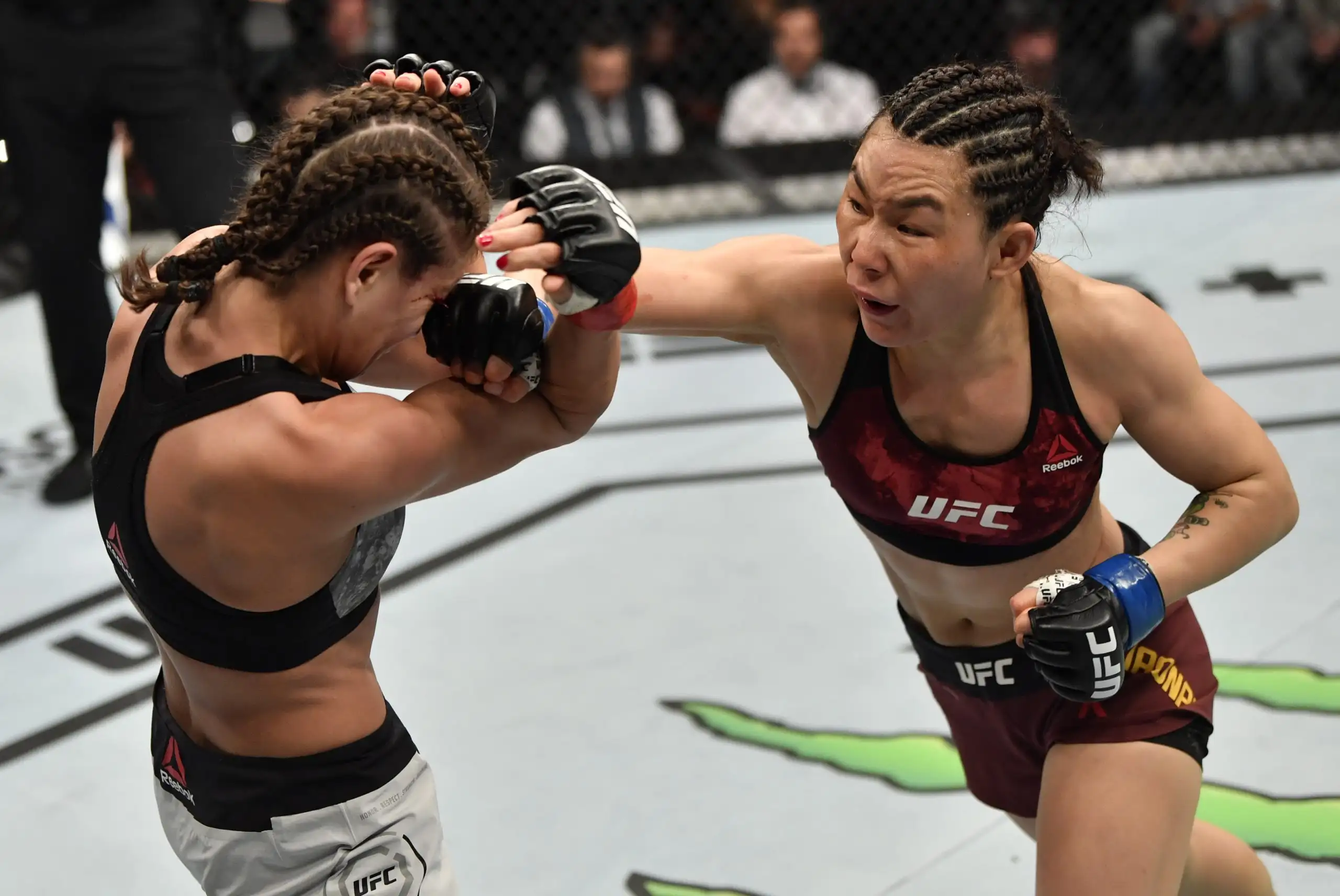 Девушка из UFC может завершить карьеру после беспощадного избиения. В последнем бою она едва не лишилась зрения