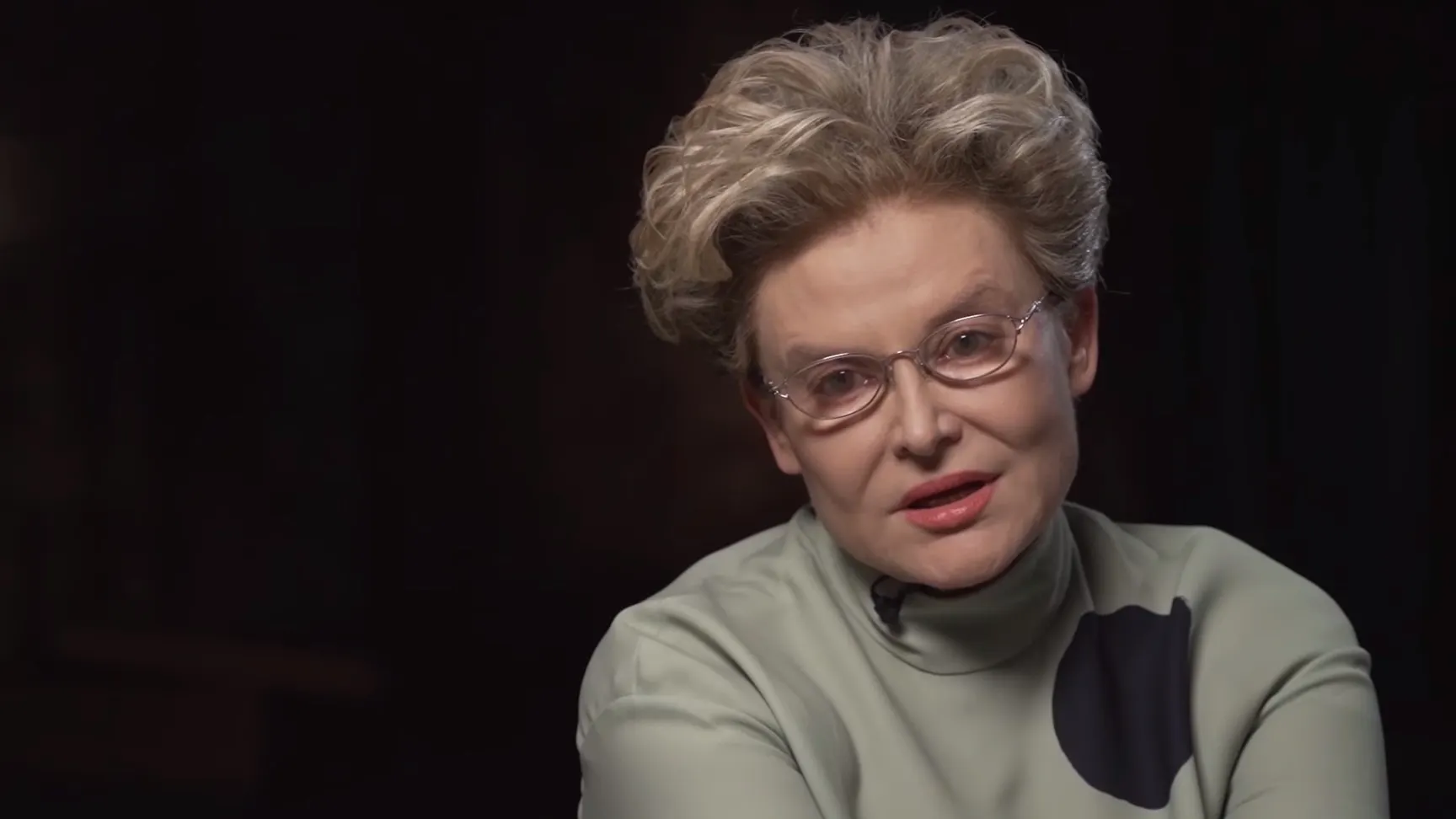 Елена Малышева в интервью казнила бодипозитив. А потом ужасно поплыла на вопросах о рекламе своей клиники