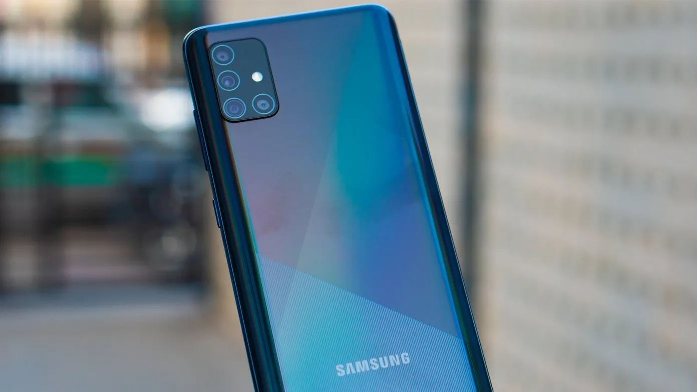 Владимира Путина снимали на Samsung Galaxy. После съёмки девайс уничтожили