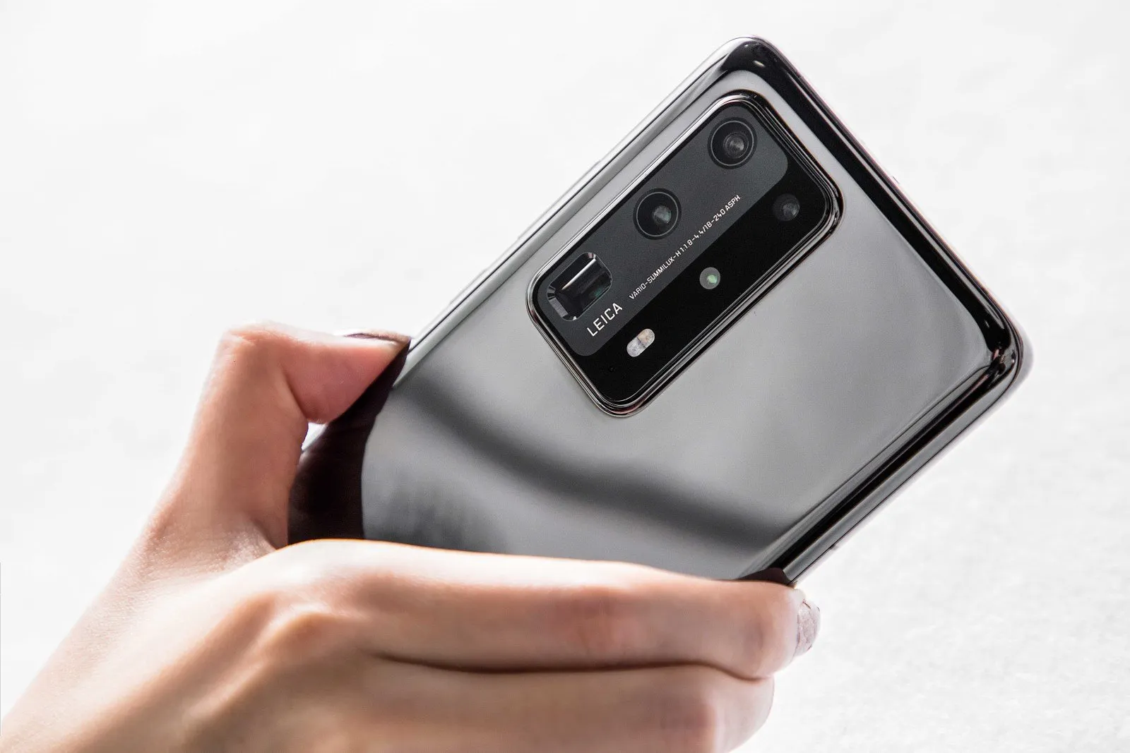 Huawei P40 и P40 Pro приехали в Россию. Сколько стоят? Какие дают подарки и скидки?