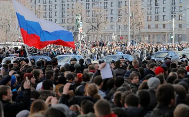 «Почему не вводят режим ЧС?» В Москве и других городах России прошёл виртуальный митинг – чего хотели люди?