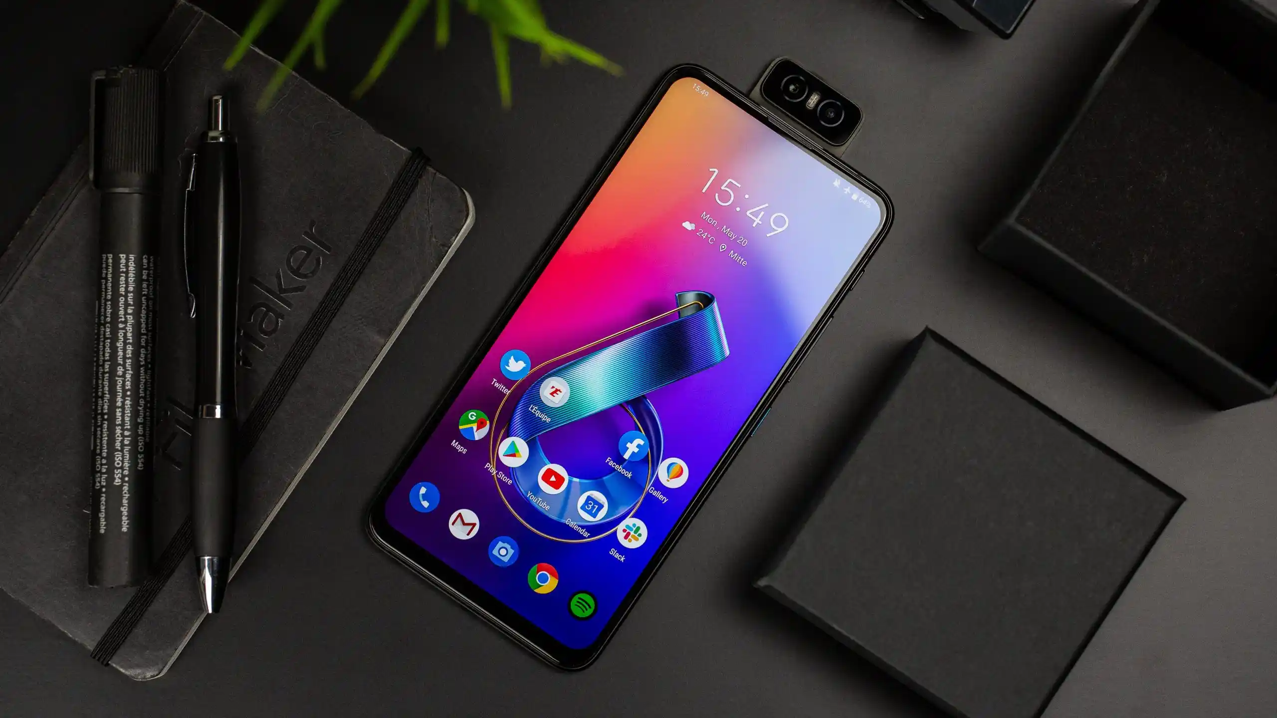 К Asus Zenfone 6 дают самый бесполезный подарок. Мы что, в нулевых?