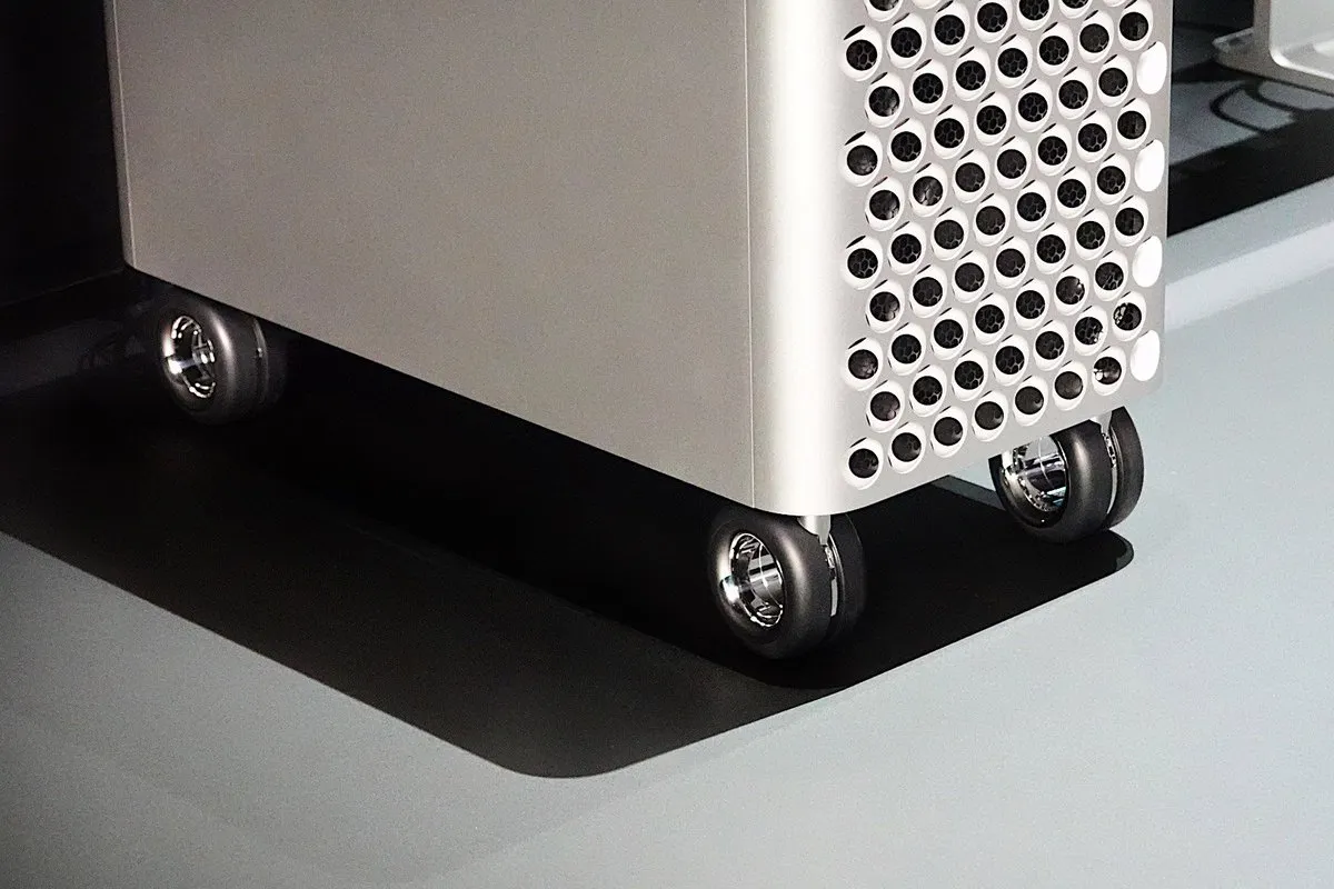 Аpple выпустила сменные колёсики для Mac Pro. Они стоят дороже iPhone 11