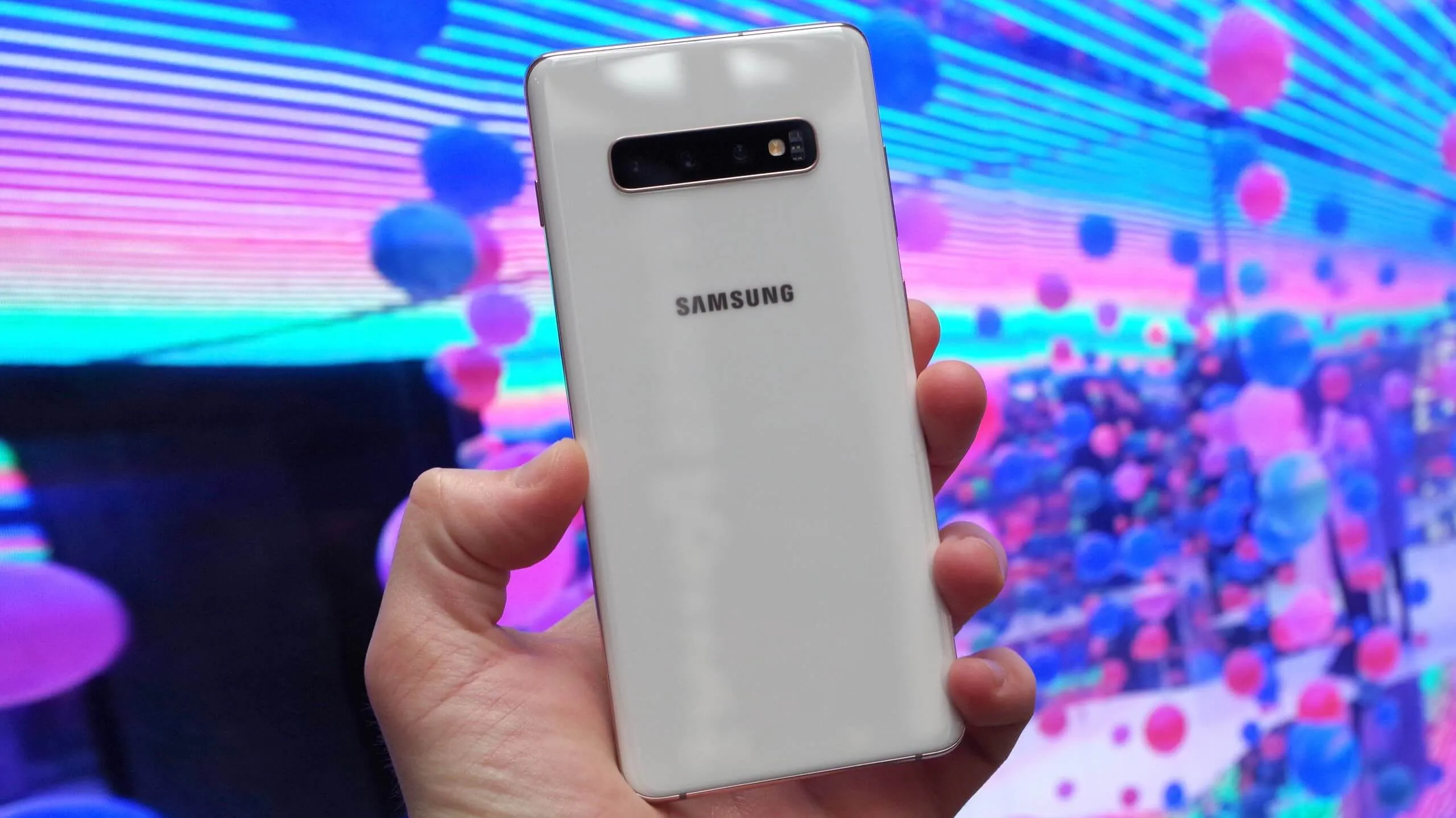 Samsung Galaxy S10e отдают по самой низкой цене на рынке. Запоминаем промокод