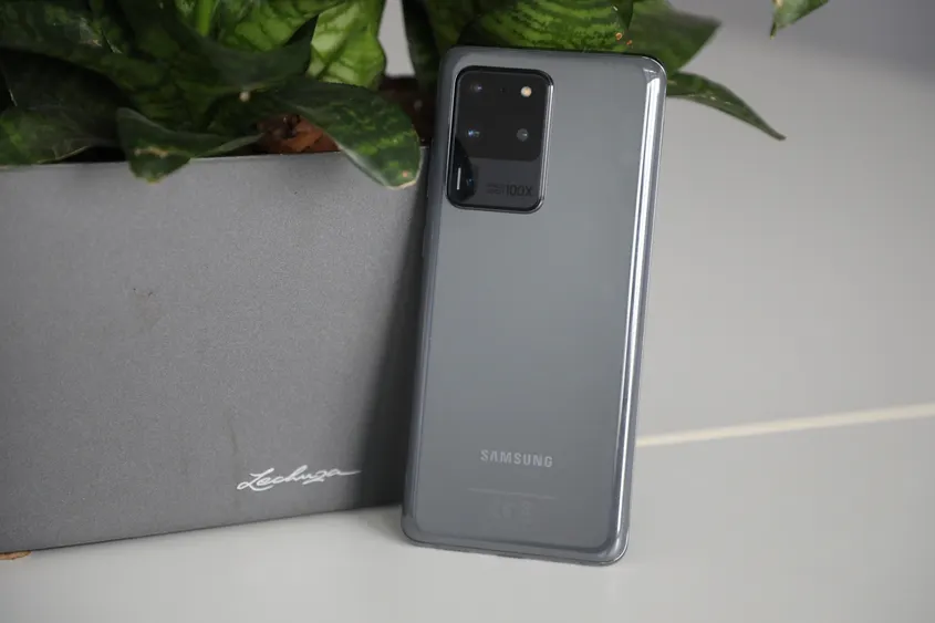 Две главных проблемы Samsung Galaxy S20. Их не исправить даже обновлениями