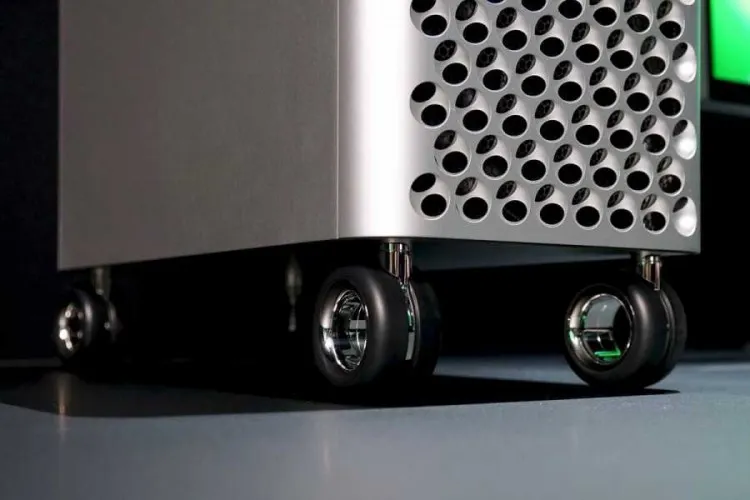 Как выглядят колёсики для Mac Pro за 70 тысяч рублей. У них точно адекватная цена?