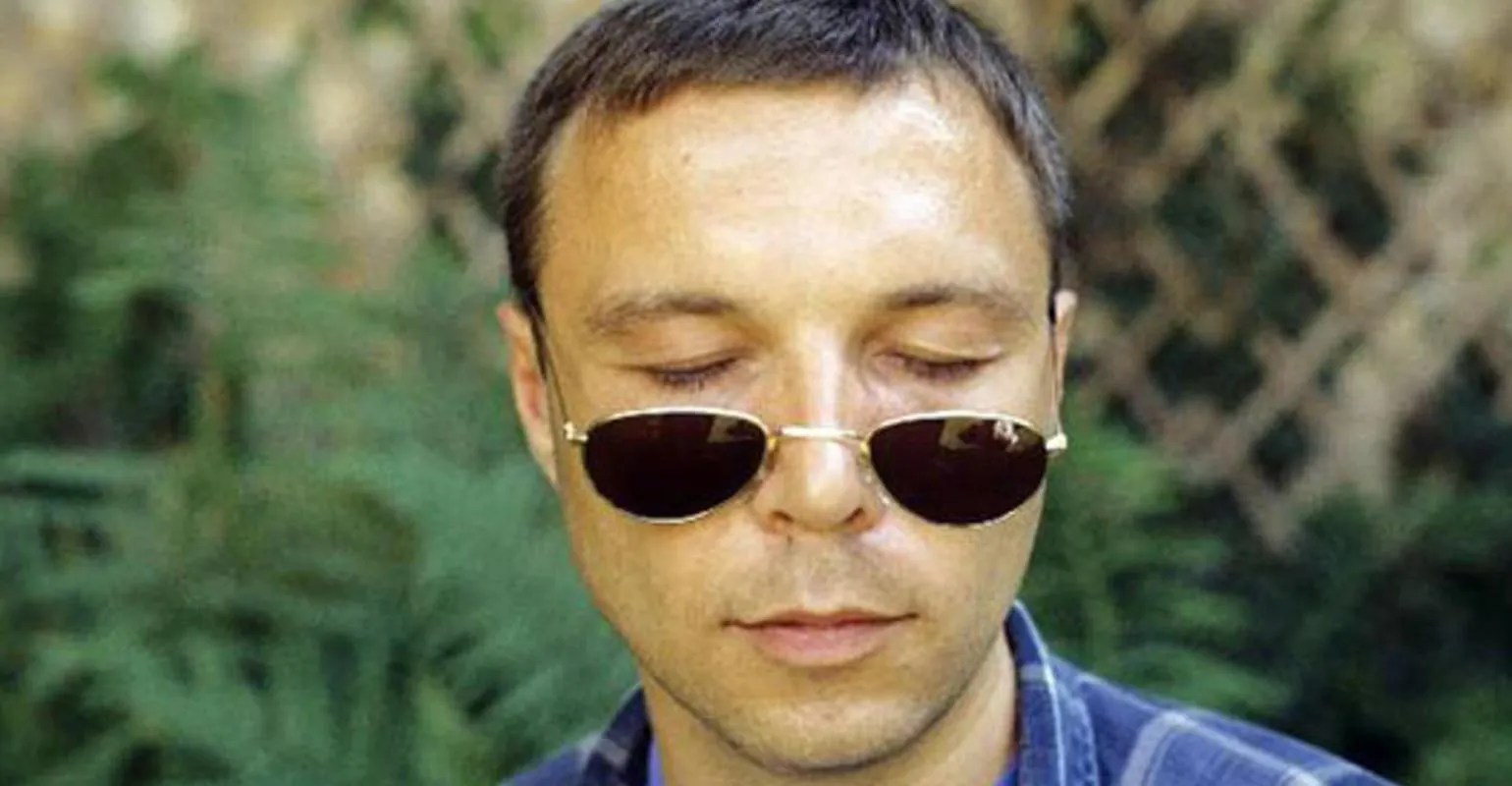 Гениальные 90-е и конвейер самоповторов. За что любят и ненавидят Виктора Пелевина?
