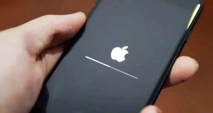 Стоит ли обновляться на iOS 13.5? Тест автономности на примере iPhone SE, XR, 11 и других смартов