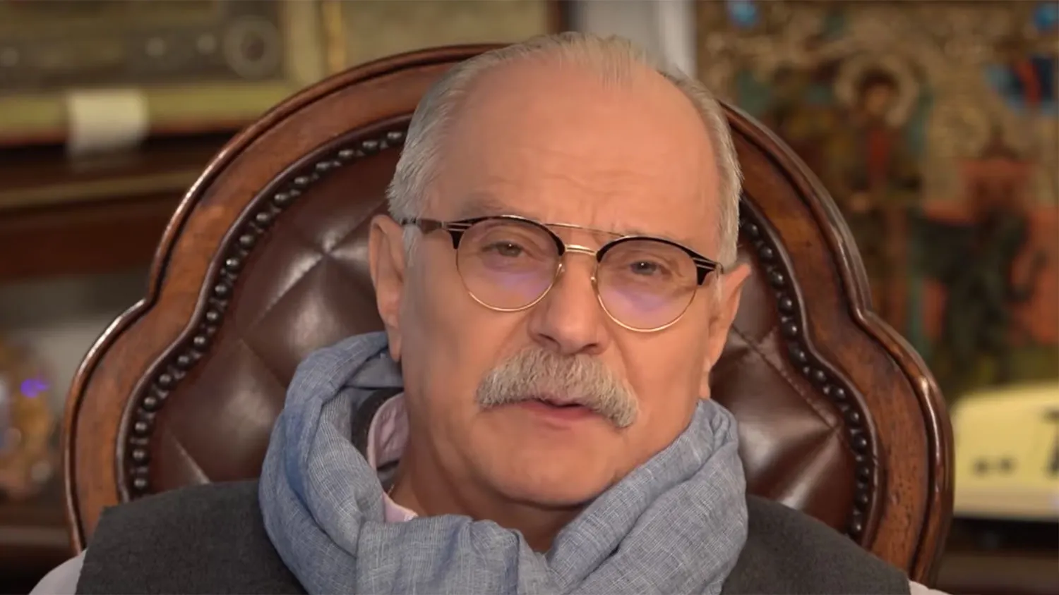 «Спаси Господь Никиту Сергеевича!» Люди истерично поддерживают режиссера Михалкова, уверовавшего в чипизацию русских