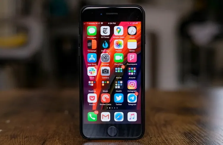 У iPhone SE позорный аккумулятор. Батарея живет крайне мало