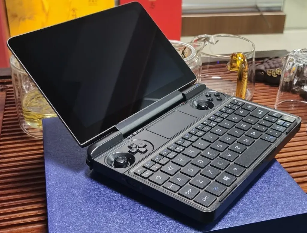 Вышел первый обзор GPD WIN Max. Это самый мощный мини-ноутбук для геймеров