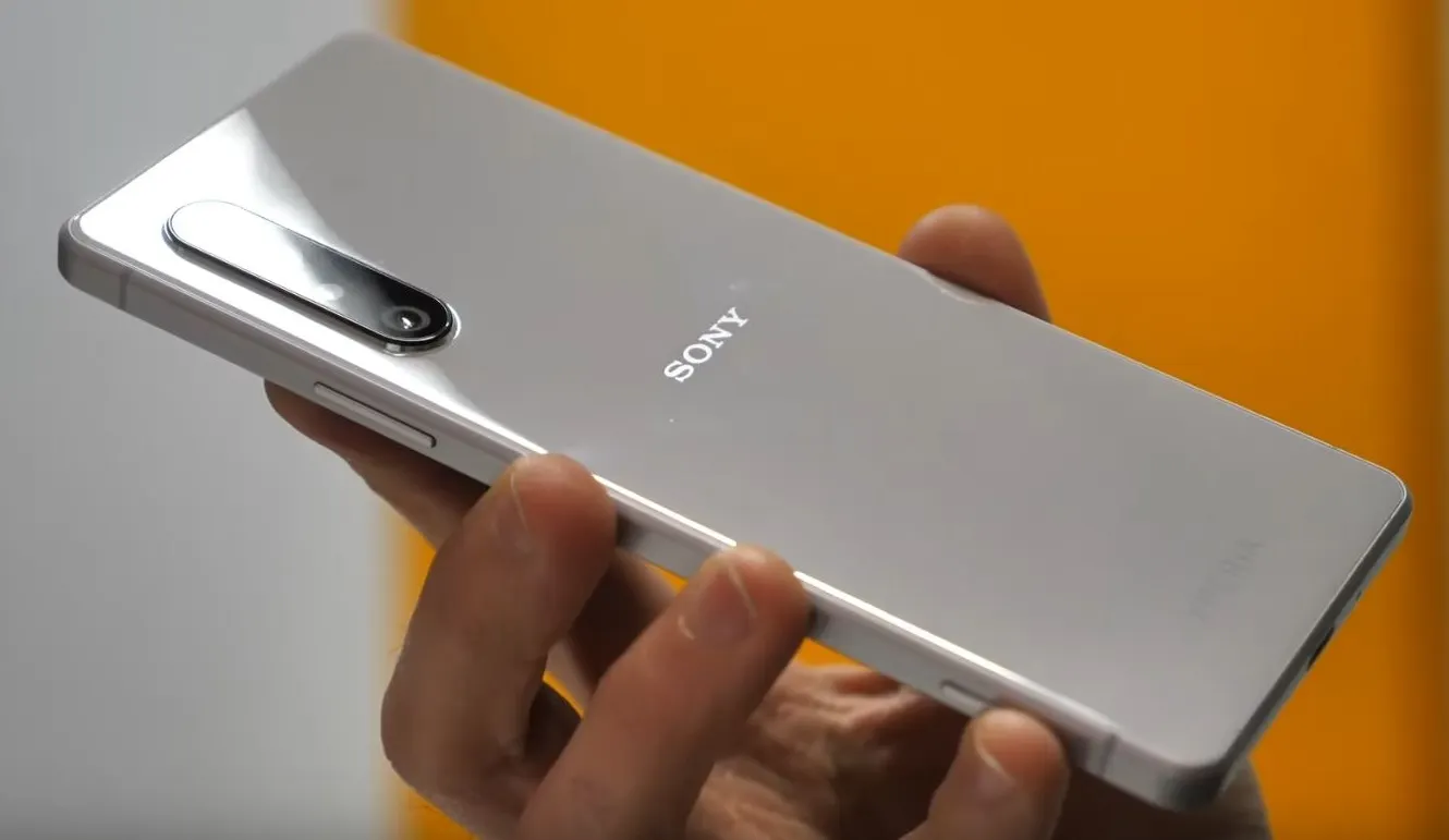 В новый Sony Xperia вернули разъем для гарнитуры. Зачем?