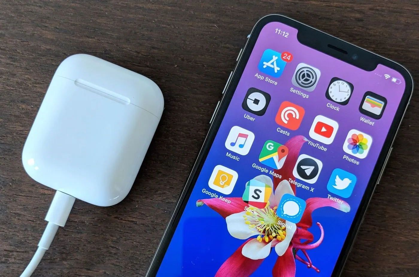 Новая iOS продлит жизнь AirPods. Самые популярные наушники в мире станут еще лучше