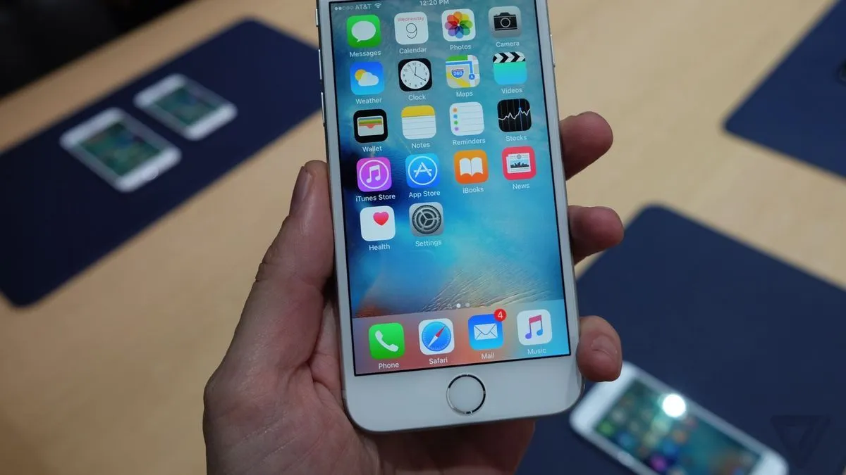 iPhone SE получит iOS 14. Это триумф: девайс вышел больше 4 лет назад