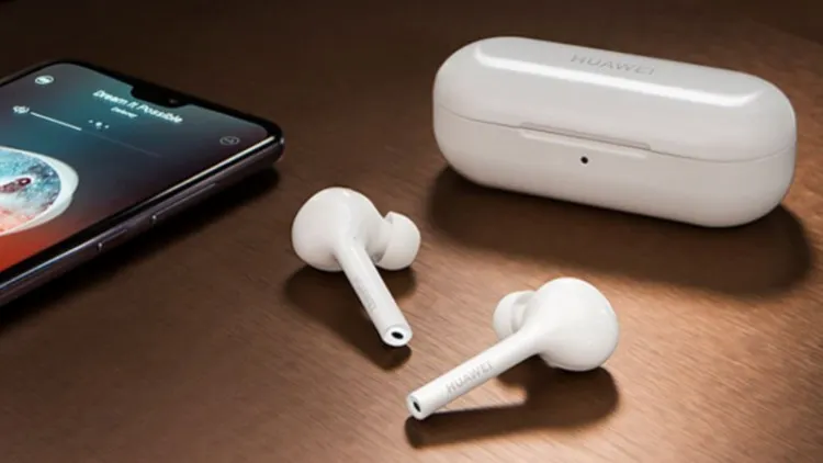 В Россию приехали Huawei FreeBuds 3i. Сколько стоят конкуренты AirPods и какой дают подарок?