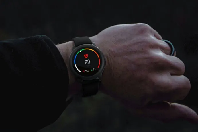 У Xiaomi Mi Band есть отличный конкурент. Это умные часики за пару тысяч рублей