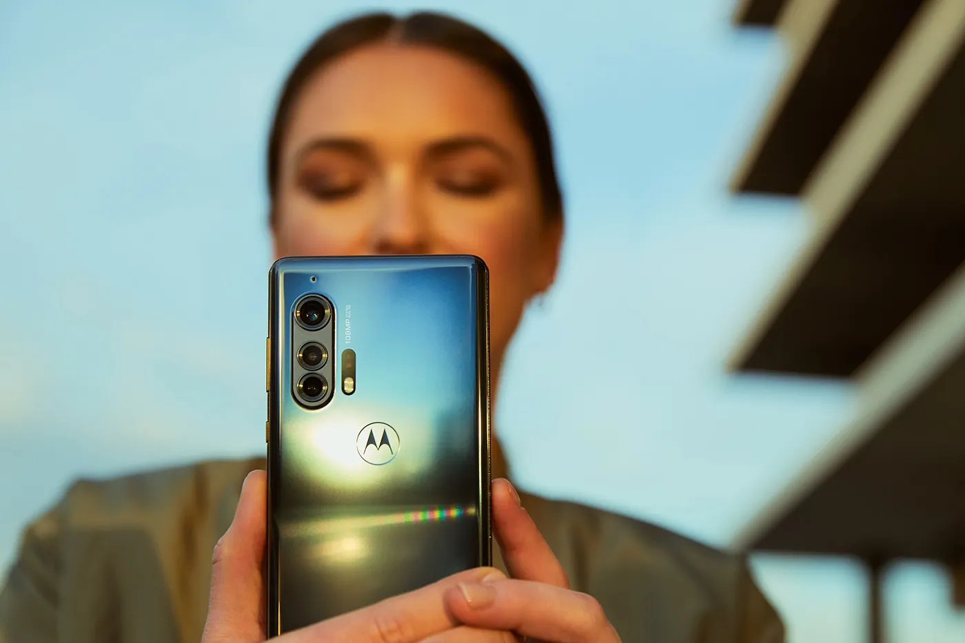У Motorola выходит флагман за 80 тысяч рублей. В чем его главная фишка?