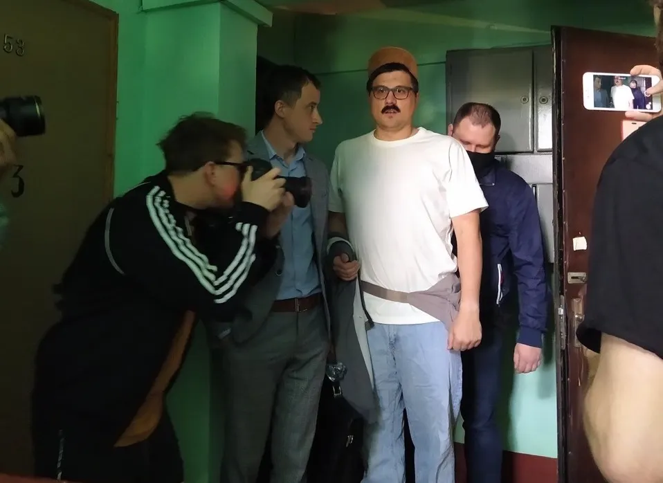 Девушки из медиа рассказали о харассменте и насилии. Среди обвиненных – Сергей Простаков и Александр Литреев