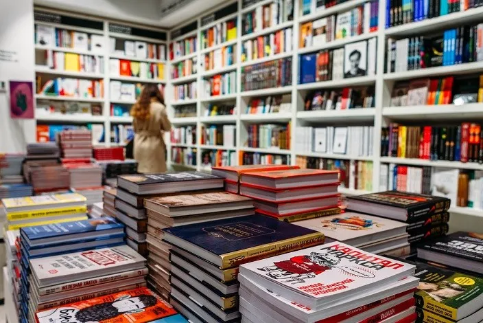 Жаловались, что бумажные книги слишком дорогие? Мы знаем, где взять их за 30 рублей
