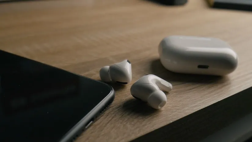 «Белые» AirPods Pro распродают по скидке и с промокодом. Дешевле, чем на Маркете