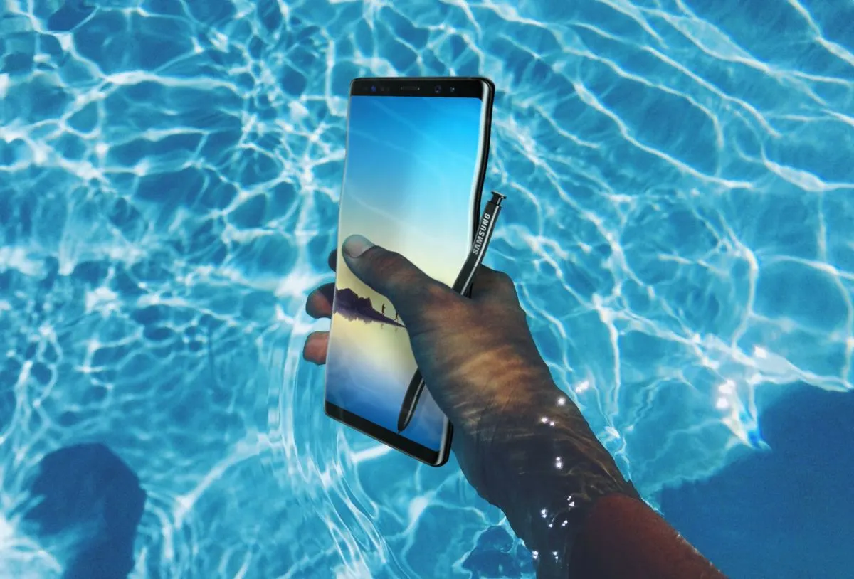 Новый Samsung Galaxy Note поразит размером экрана. А вот первое официальное фото девайса