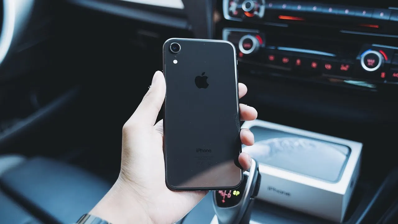iPhone XR рекордно подешевел. Психологическая отметка в 50 тысяч рублей пройдена