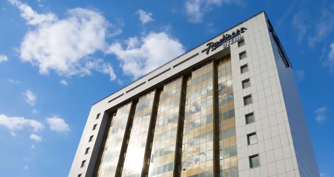 Мужчина опубликовал фото в трусах из Radisson. Отель пригрозил ему судом