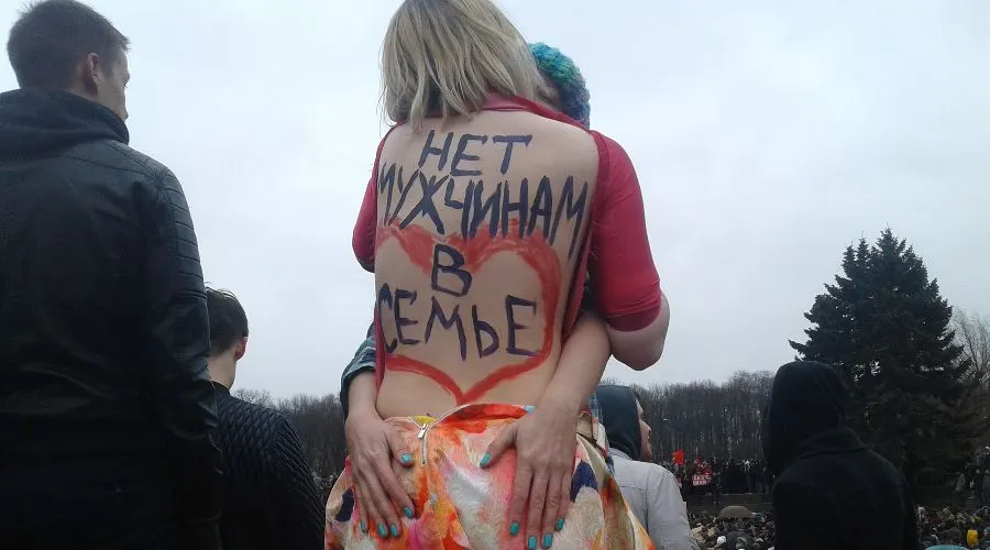 «Неприятно ваше внимание». Феминистки запрещают даже вежливые комплименты