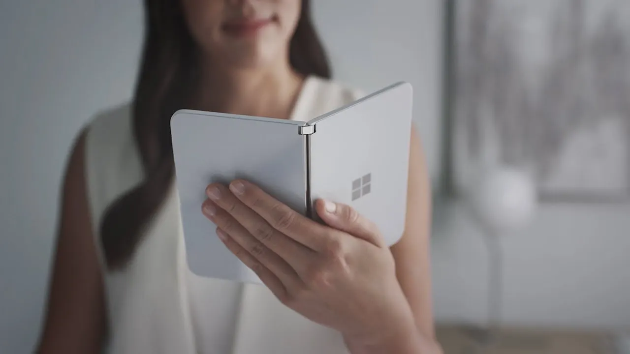 Названы цены складного Microsoft Surface Duo. Это смарт без NFC непонятно для чего