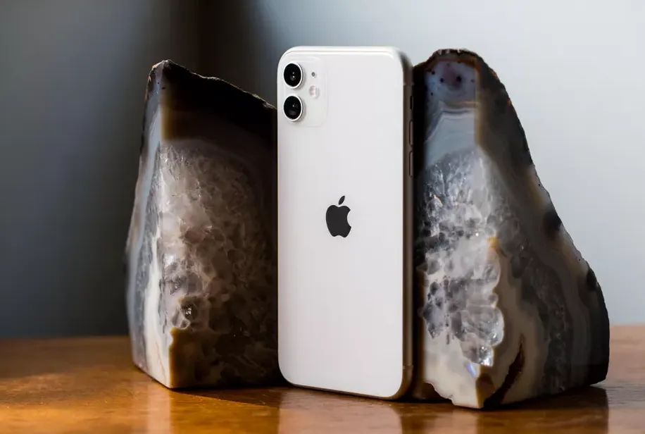 iPhone 11 снова подешевел. Сейчас это лучший iOS-девайс для покупки