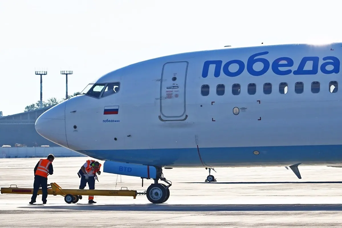 «Победа» отправила пилотов в неоплачиваемые отпуска до 2021 года. В случае увольнения их заставят выплатить миллионные штрафы